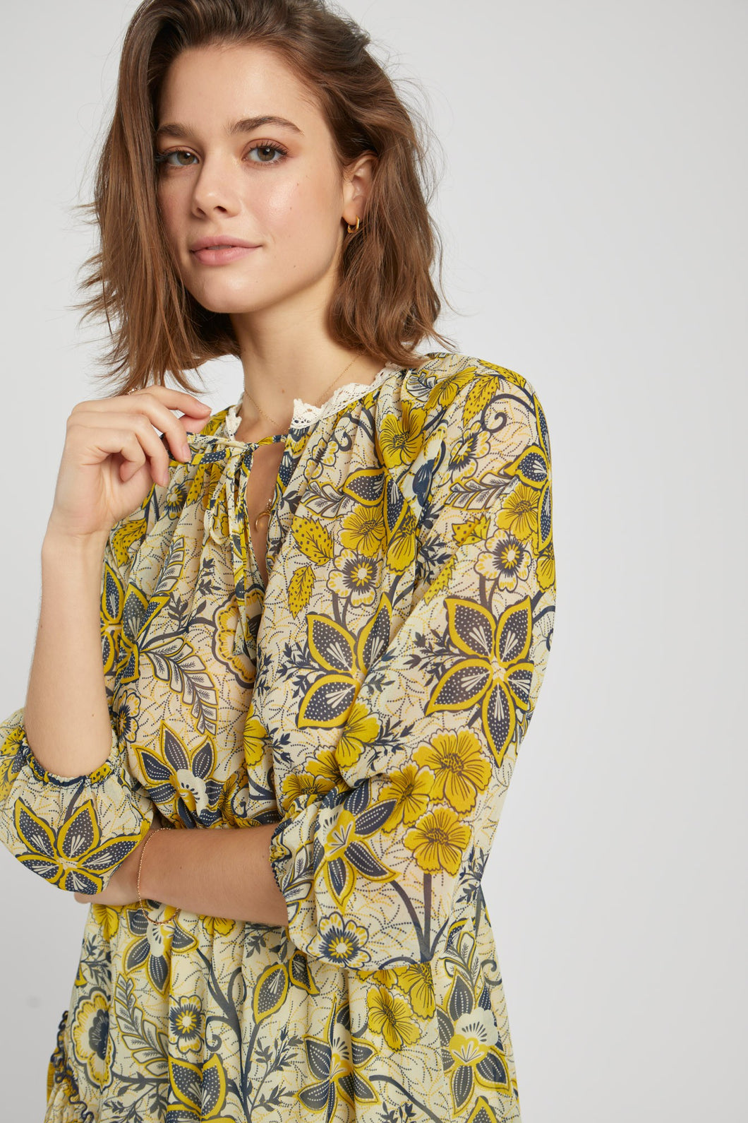 Floral Tiered Mini Dress w Lace Neck Accent